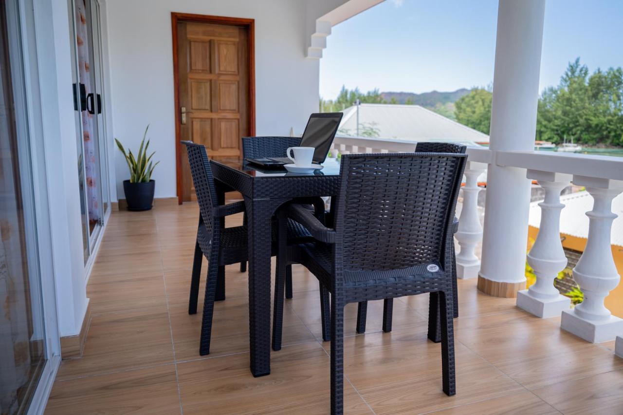 Athara'S Apartment Baie Sainte Anne Bagian luar foto